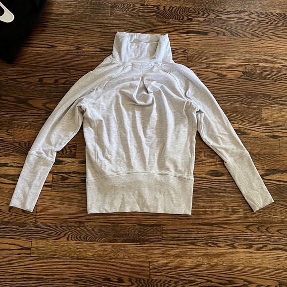 Lululemon High Lines Pullover - Picture 4 of 6